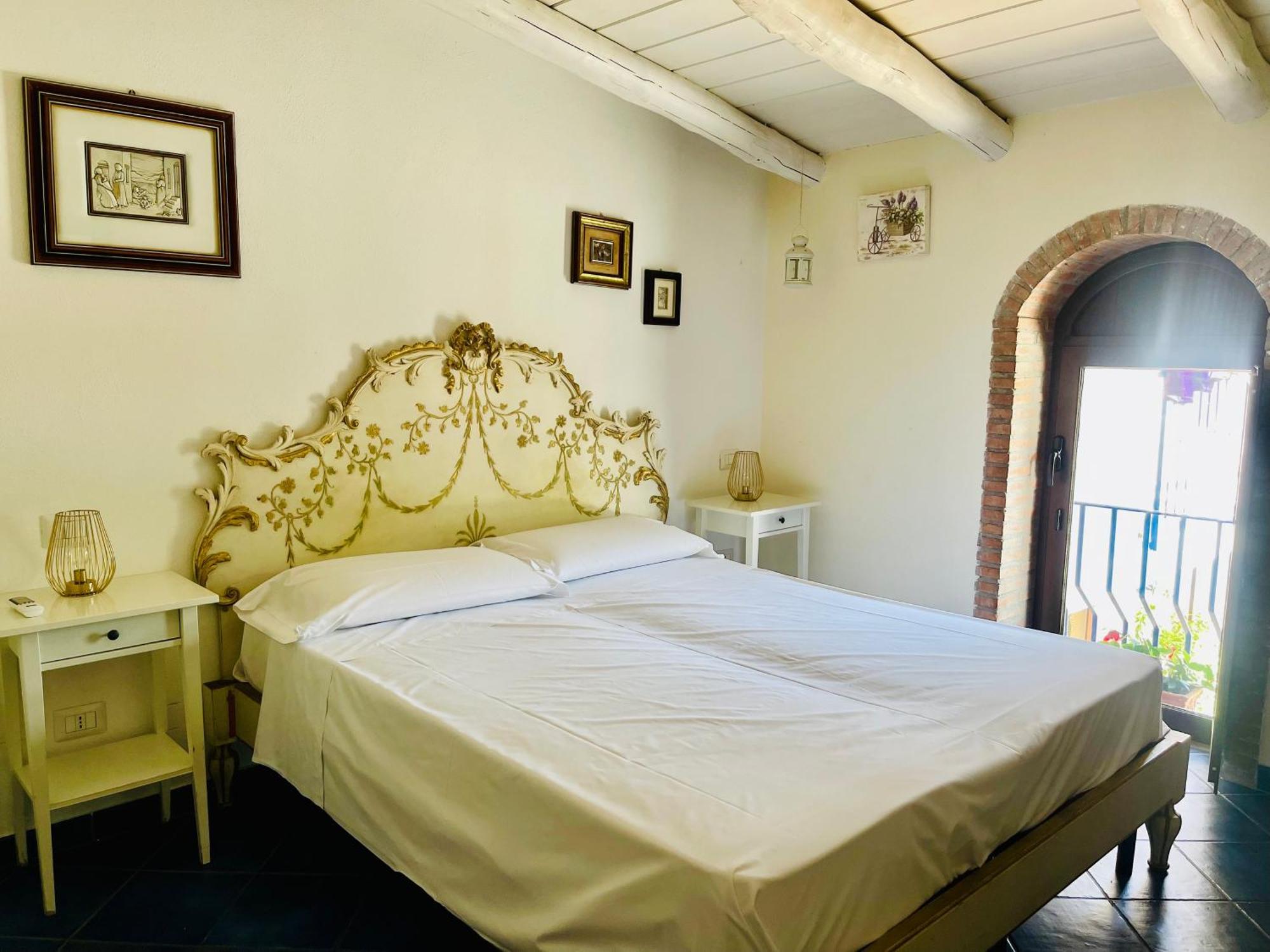 Borgo Camicia In Bed and Breakfast Barcellona-Pozzo di Gotto Kamer foto