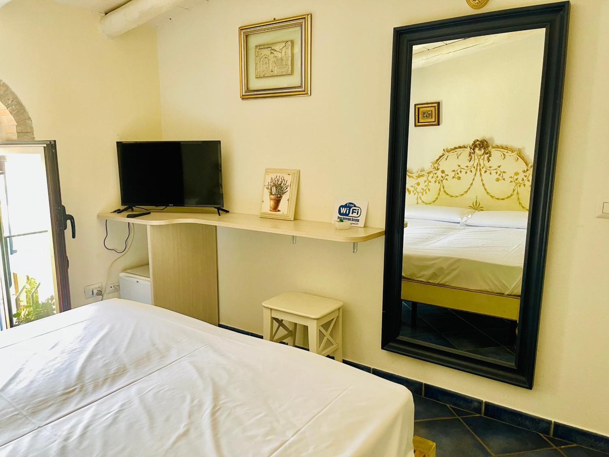 Borgo Camicia In Bed and Breakfast Barcellona-Pozzo di Gotto Kamer foto